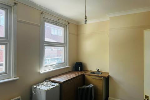 Studio to rent, Ripple Road, Barking IG11