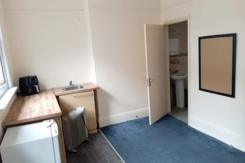 Studio to rent, Ripple Road, Barking IG11