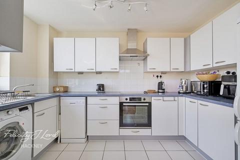 39 Hacon Square, London, E8 3QR
