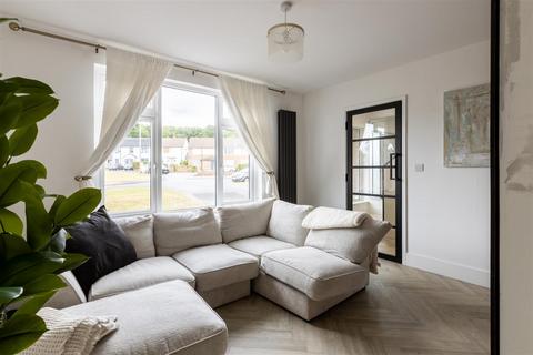 60 Blackthorn Road, Reigate, RH2 7NE