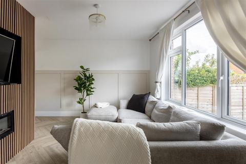 60 Blackthorn Road, Reigate, RH2 7NE