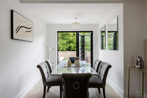60 Blackthorn Road, Reigate, RH2 7NE