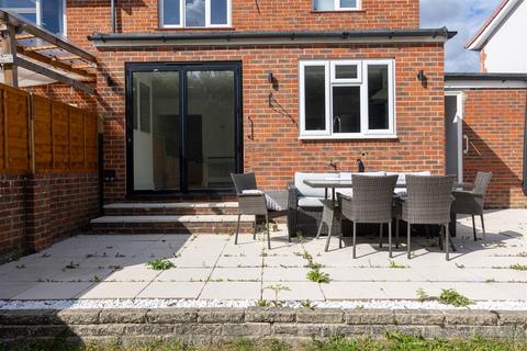 60 Blackthorn Road, Reigate, RH2 7NE