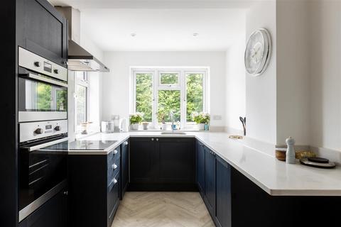 60 Blackthorn Road, Reigate, RH2 7NE