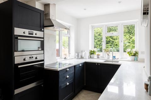 60 Blackthorn Road, Reigate, RH2 7NE