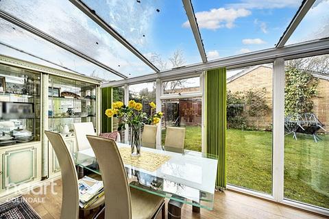 4 bedroom semi-detached house for sale, Glendevon Close, HA8