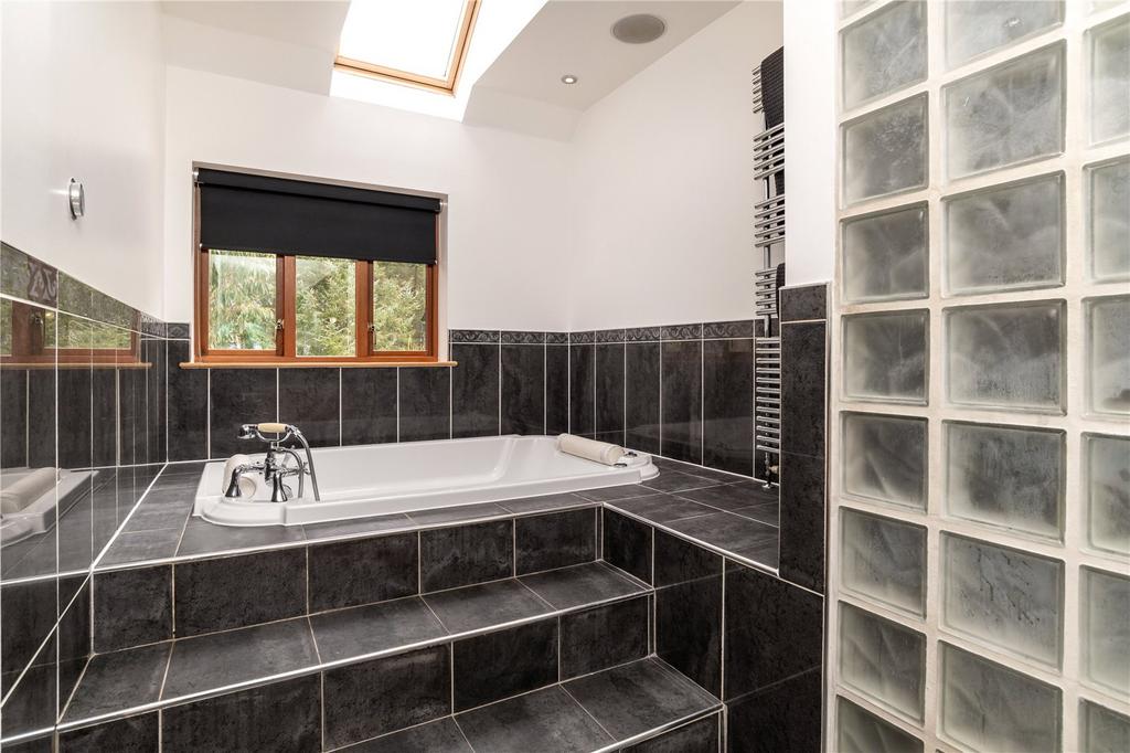 Bathroom/ Ensuite