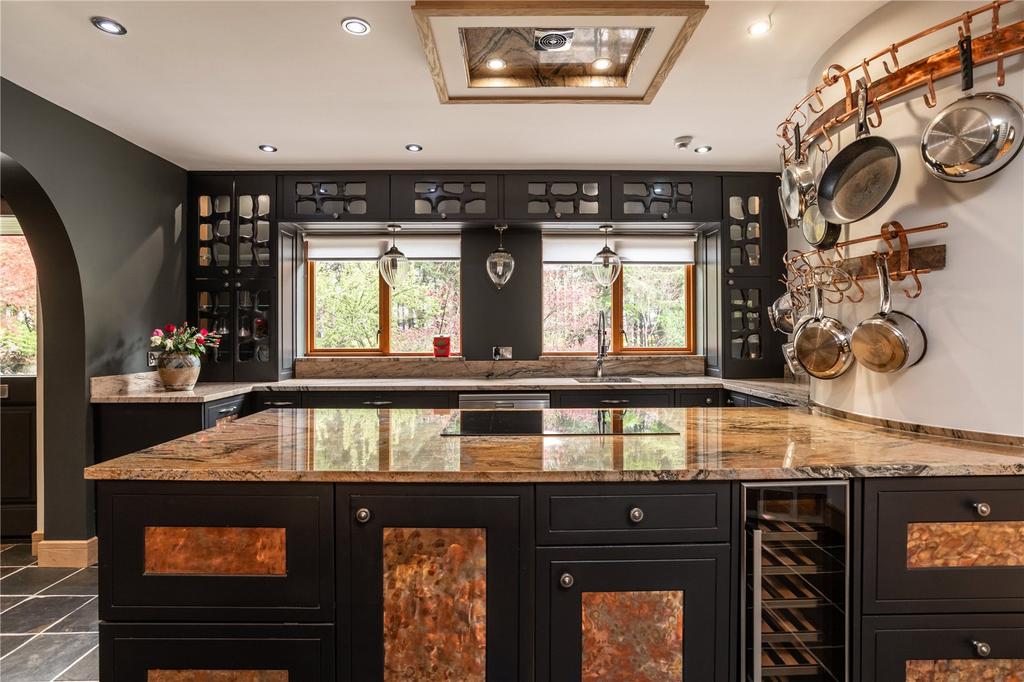 Kitchen/ Dining Room