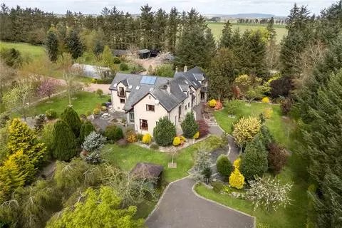 5 bedroom equestrian property for sale