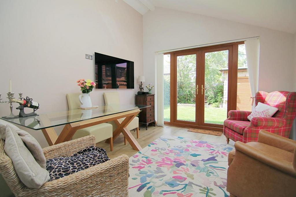 Sitting/sunroom