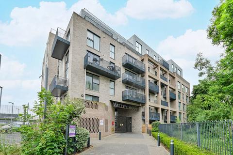 3 bedroom flat for sale, Manor Road, West Ealing, London, W13