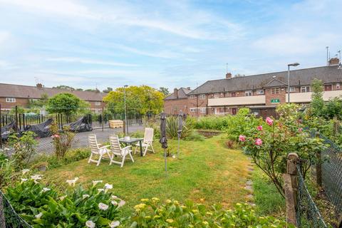 2 bedroom flat for sale, Besant Road, Cricklewood, London, NW2