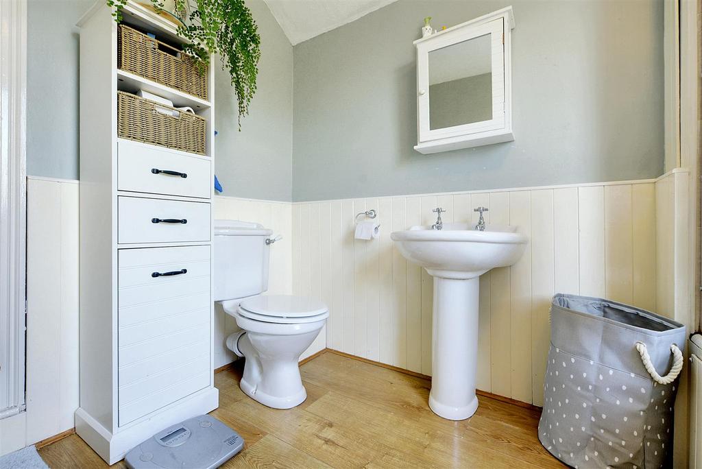 Bathroom 2.jpeg