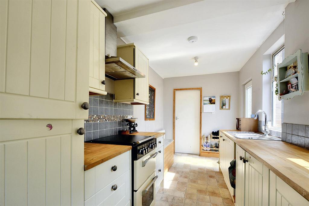 Kitchen 2.jpeg