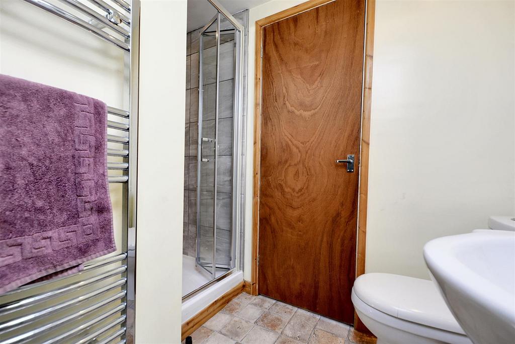 Ensuite 1.jpeg