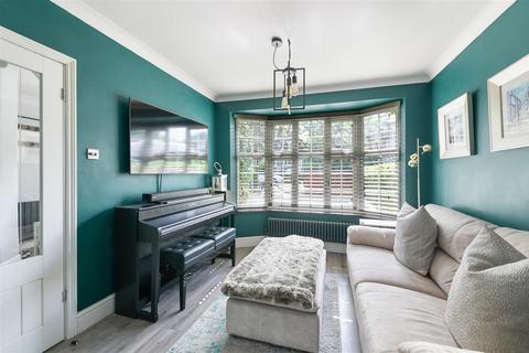147 Ruden Way, Epsom, KT17 3LW