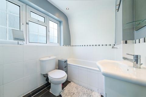 147 Ruden Way, Epsom, KT17 3LW