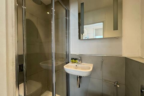 Studio to rent, Gloucester Place, London NW1