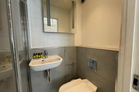 Studio to rent, Gloucester Place, London NW1