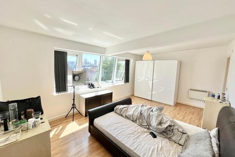 1 bedroom in a flat share to rent, Warstone Lane, Birmingham B18