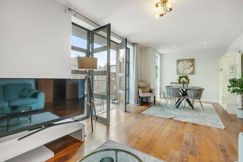 2 bedroom flat for sale, Corben Mews, Battersea Park, SW8