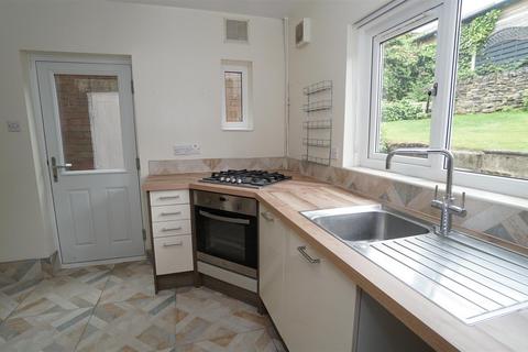 3 bedroom semi-detached house to rent, Summerbridge Drive, Eccleshill, Bradford
