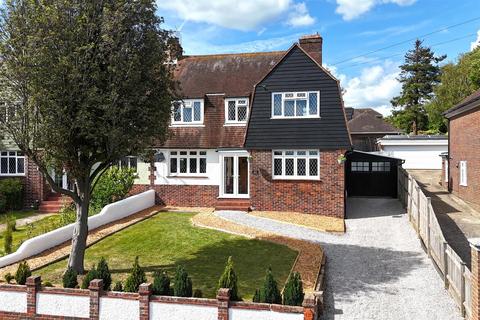 12 Broadview Gardens, Worthing, BN13 3DZ
