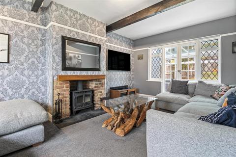 12 Broadview Gardens, Worthing, BN13 3DZ