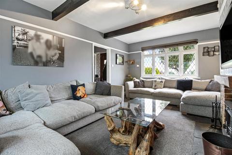 12 Broadview Gardens, Worthing, BN13 3DZ
