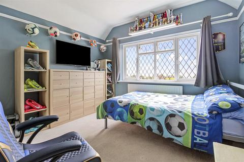 12 Broadview Gardens, Worthing, BN13 3DZ