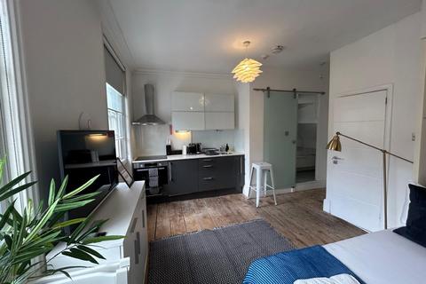 Studio to rent, Gloucester Place, London NW1