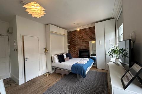 Studio to rent, Gloucester Place, London NW1