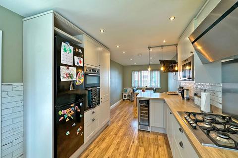 106 Rookery Road, Wombourne, Wolverhampton, WV5 0JG