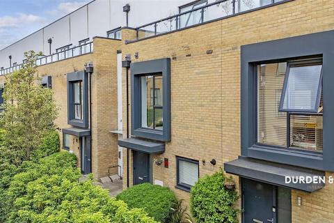 37 Charlock Close, Romford, RM3 0LE