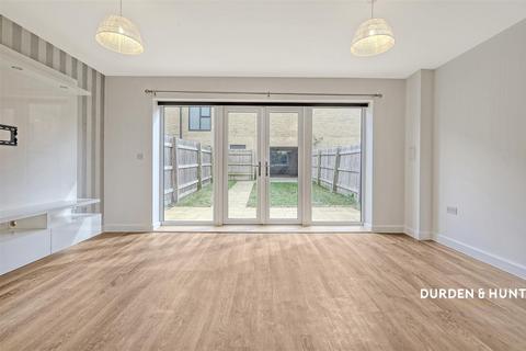 37 Charlock Close, Romford, RM3 0LE