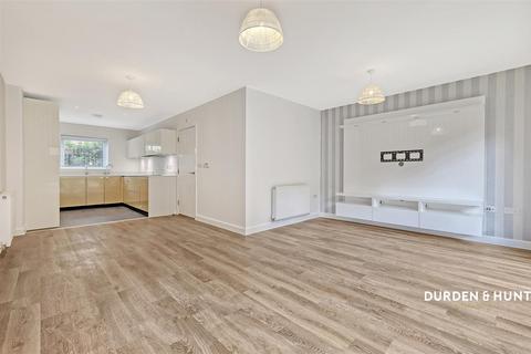 37 Charlock Close, Romford, RM3 0LE