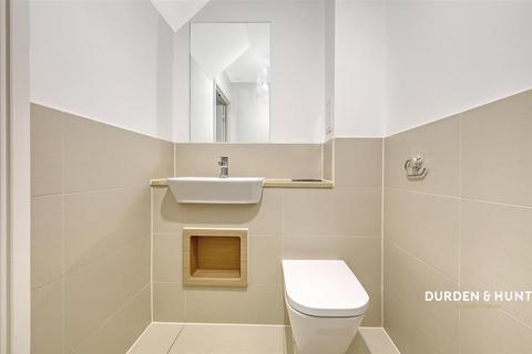 37 Charlock Close, Romford, RM3 0LE