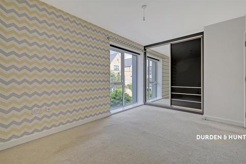 37 Charlock Close, Romford, RM3 0LE