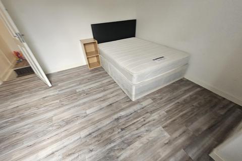 4 bedroom house to rent, Hessle View, Leeds LS6