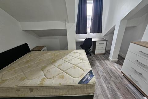 4 bedroom house to rent, Hessle View, Leeds LS6