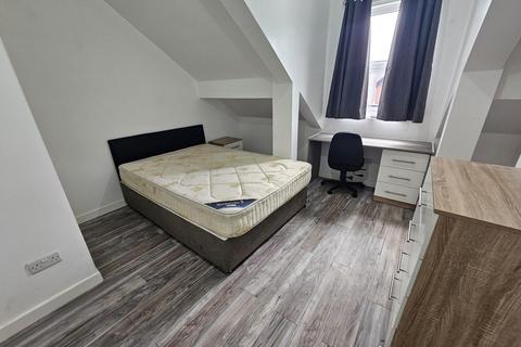 4 bedroom house to rent, Hessle View, Leeds LS6