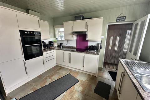 3 bedroom semi-detached house for sale, Curwen Crescent, Heckmondwike