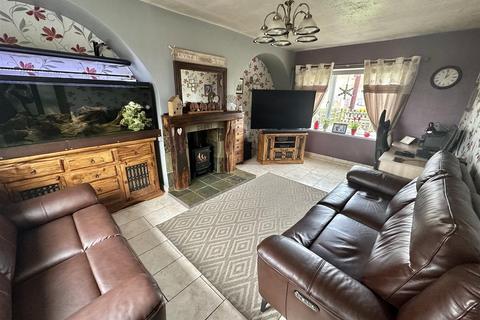 3 bedroom semi-detached house for sale, Curwen Crescent, Heckmondwike