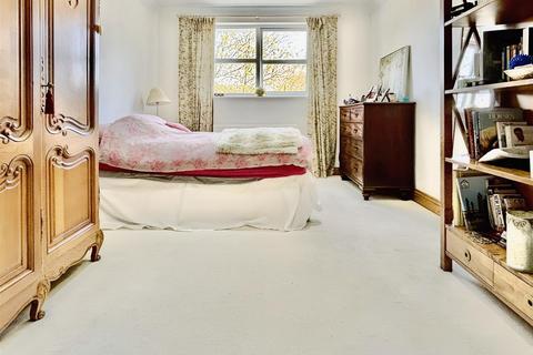 24a Roebuck Road, Rochester, ME1 1UE