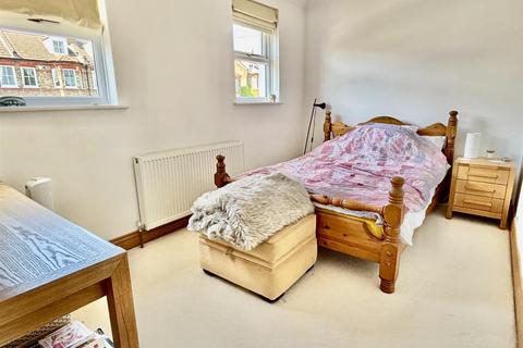 24a Roebuck Road, Rochester, ME1 1UE