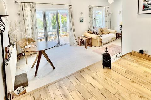 24a Roebuck Road, Rochester, ME1 1UE