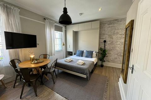 Studio to rent, Gloucester Place, London NW1