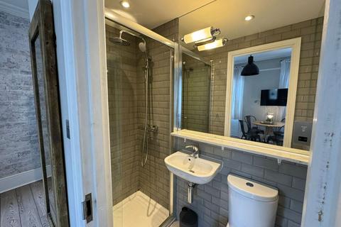 Studio to rent, Gloucester Place, London NW1
