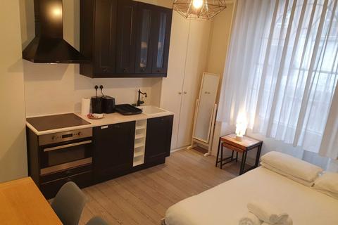 Studio to rent, Gloucester Place, London NW1
