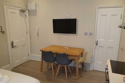 Studio to rent, Gloucester Place, London NW1